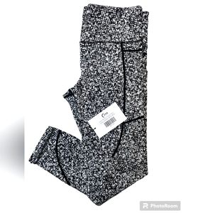 Zyia black Mosaic pocket soft n Snug Mid-Rise 7/8 size 6-8 EUC